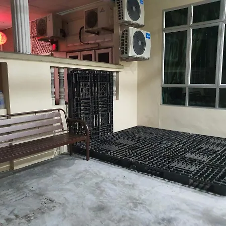 Uthm Parit Raja Homestay Exterior photo